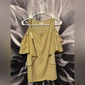 Open shoulder Floral Top 🏵️